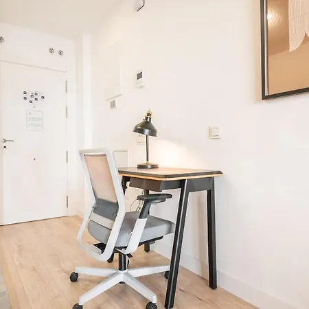 Daire 24th Floor With Views, Pool & Gym Rems