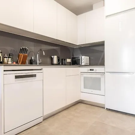 Daire 24th Floor With Views, Pool & Gym Rems
