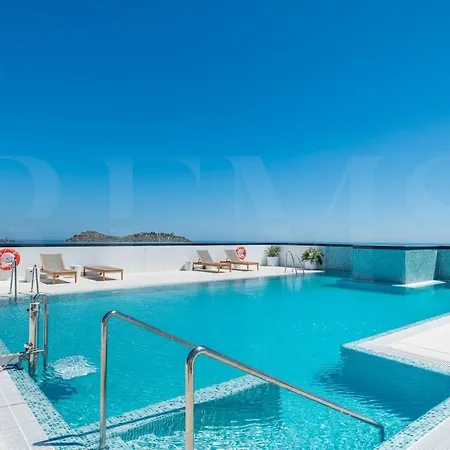 24th Floor With Views, Pool & Gym Rems Daire