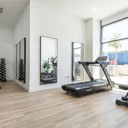 Daire 24th Floor With Views, Pool & Gym Rems Málaga