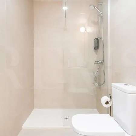 24th Floor With Views, Pool & Gym Rems