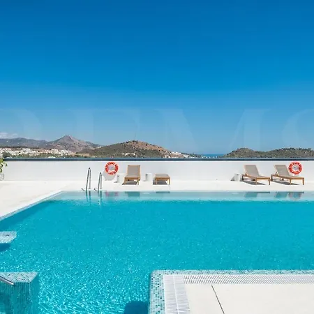 24th Floor With Views, Pool & Gym Rems Daire Málaga
