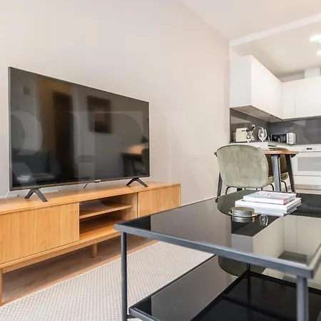 Daire 24th Floor With Views, Pool & Gym Rems