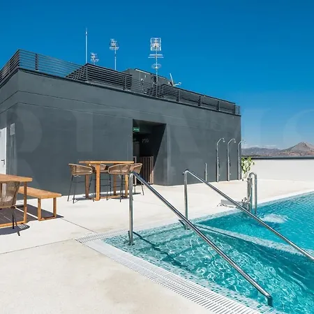 24th Floor With Views, Pool & Gym Rems * Málaga