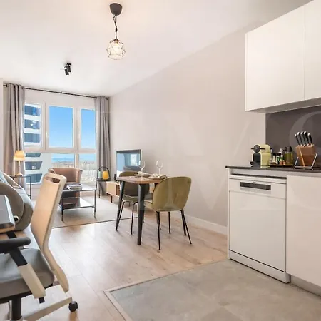 Daire 24th Floor With Views, Pool & Gym Rems *