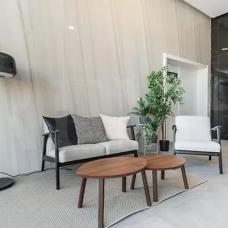 Daire 24th Floor With Views, Pool & Gym Rems Málaga