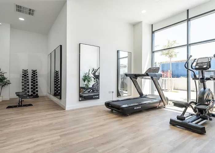 Daire 24th Floor With Views, Pool & Gym Rems Málaga