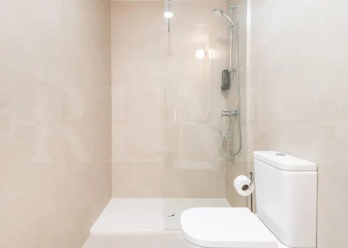 24th Floor With Views, Pool & Gym Rems