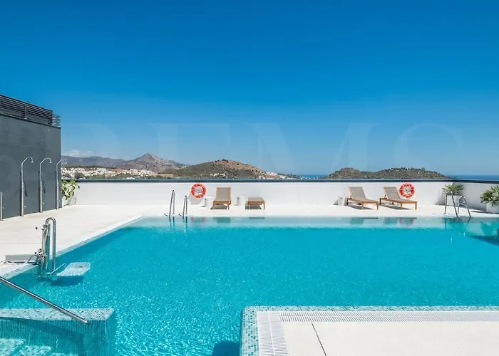 24th Floor With Views, Pool & Gym Rems Daire Málaga