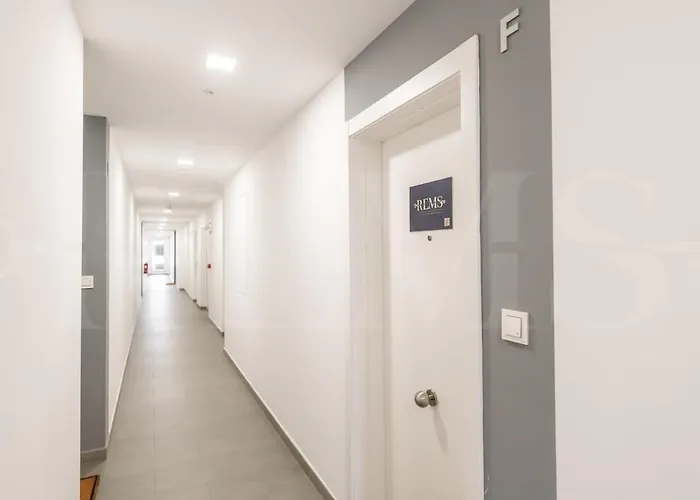 Daire 24th Floor With Views, Pool & Gym Rems Málaga