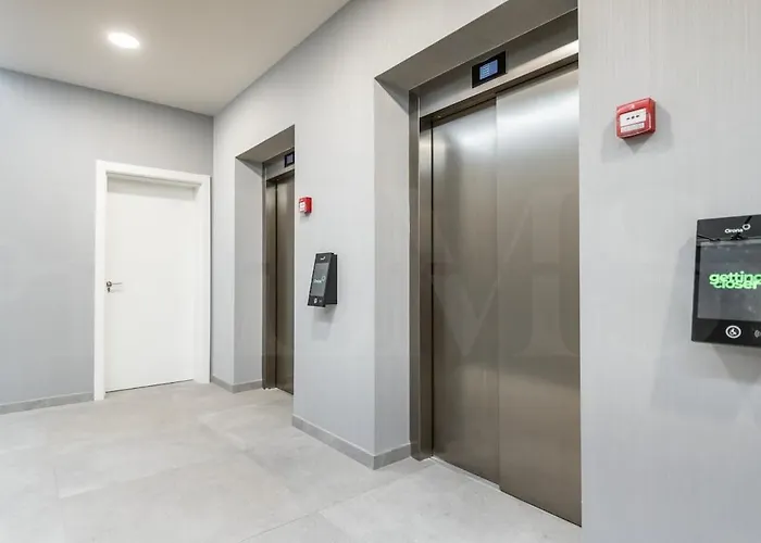 Daire 24th Floor With Views, Pool & Gym Rems Málaga