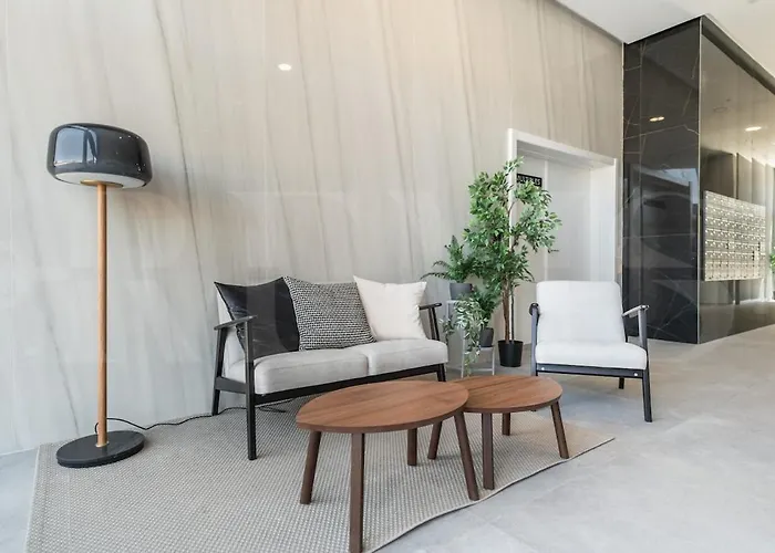 Daire 24th Floor With Views, Pool & Gym Rems Málaga