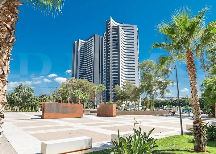 24th Floor With Views, Pool & Gym Rems Málaga